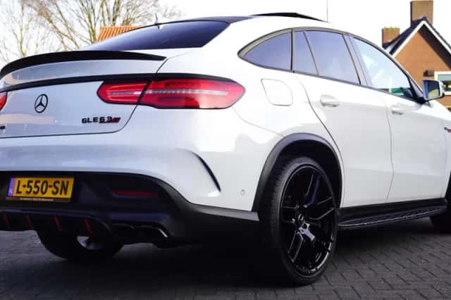 Mercedes-Benz Benz (2016) thumbnail 2