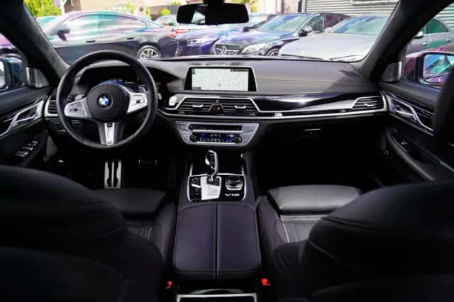 BMW 7 (2020) thumbnail 3