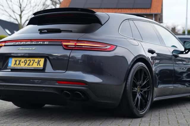 Porsche Panamera (2018) thumbnail 2