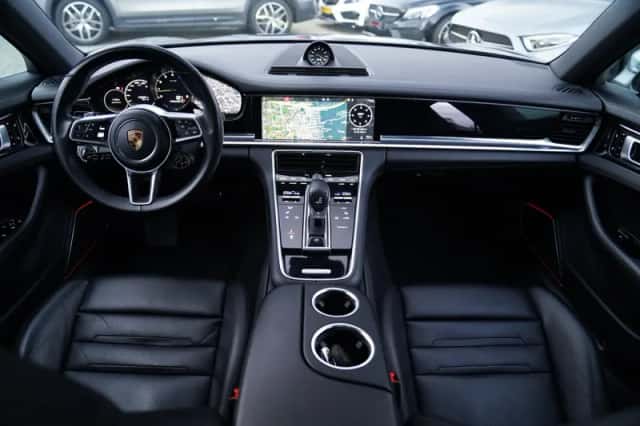 Porsche Panamera (2018) thumbnail 3