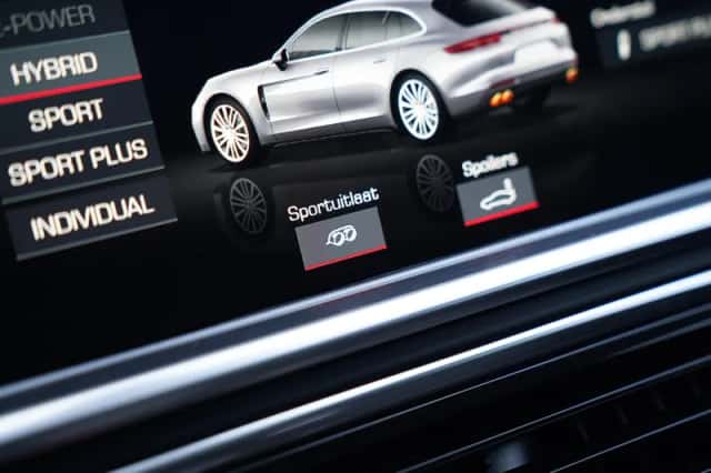 Porsche Panamera (2018) thumbnail 4