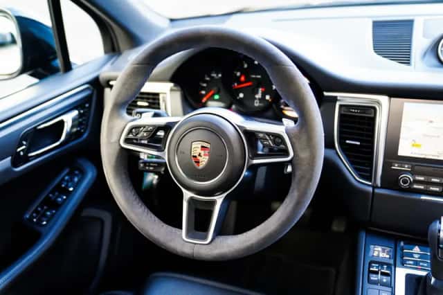Porsche Macan (2018) thumbnail 4