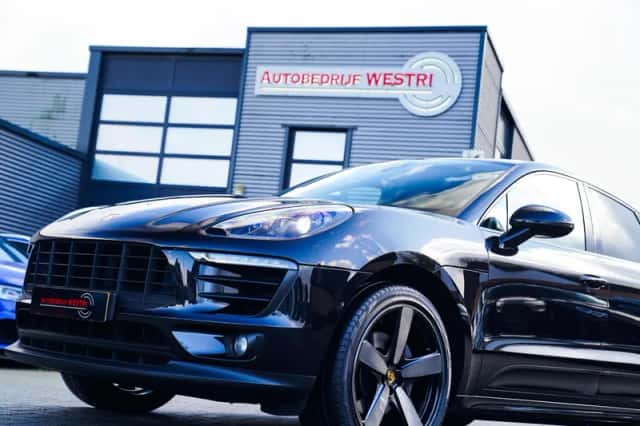 Porsche Macan (2018) thumbnail 6