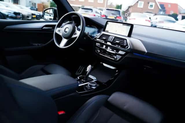 BMW X3 (2021) thumbnail 3