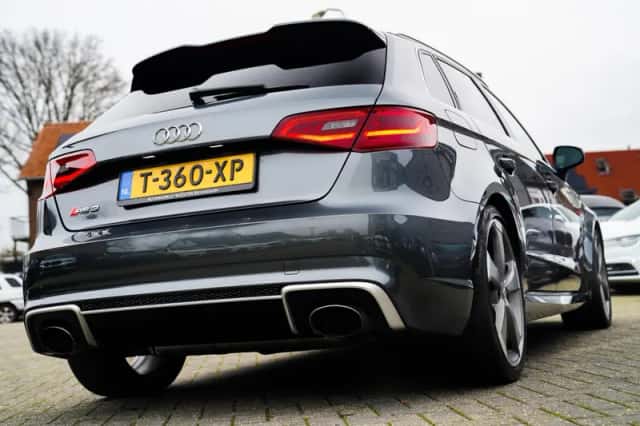 Audi RS3 (2016) thumbnail 4