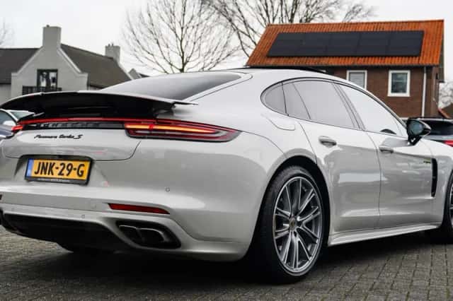 Porsche Panamera (2017) thumbnail 2