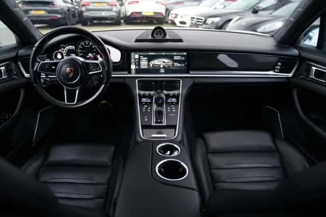 Porsche Panamera (2017) thumbnail 3