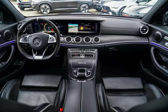 Mercedes-Benz Benz (2017) thumbnail 3