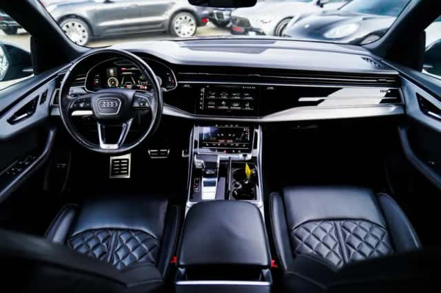 Audi Q8 (2021) thumbnail 2