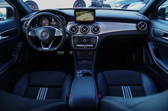 Mercedes-Benz Benz (2017) thumbnail 3