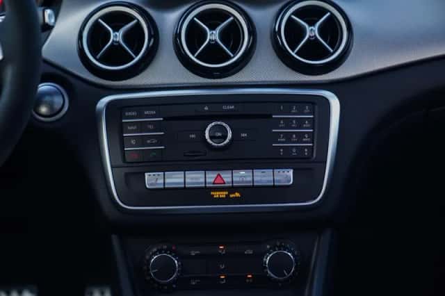 Mercedes-Benz Benz (2017) thumbnail 5