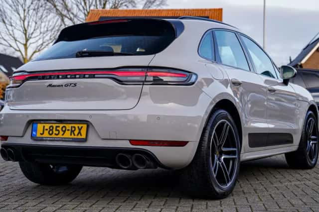 Porsche Macan (2020) thumbnail 2