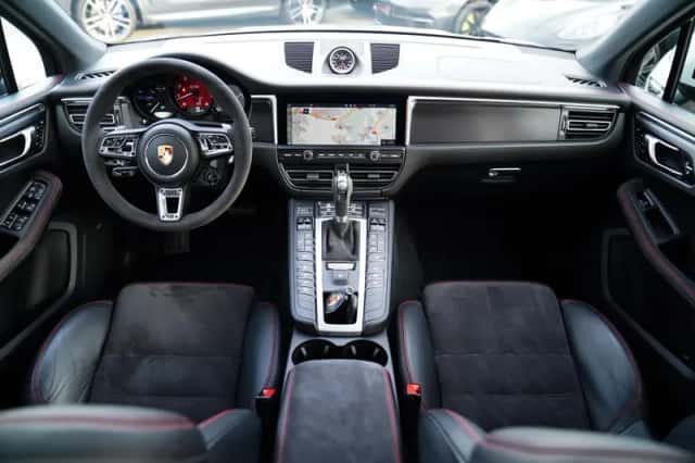 Porsche Macan (2020) thumbnail 3