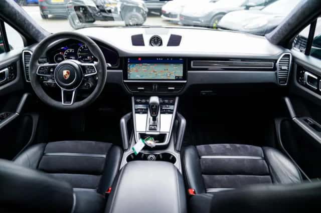 Porsche Cayenne (2020) thumbnail 2
