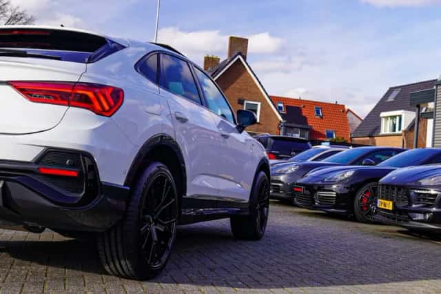 Audi Q3 (2022) thumbnail 2