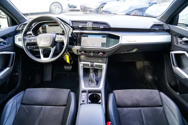 Audi Q3 (2022) thumbnail 3