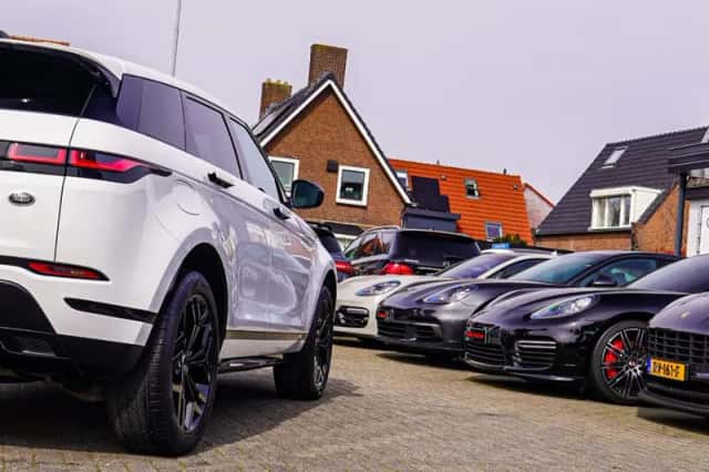 Land Rover Rover (2019) thumbnail 2