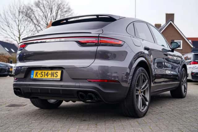 Porsche Cayenne (2020) thumbnail 2