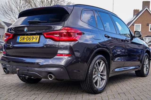 BMW X3 (2018) thumbnail 2