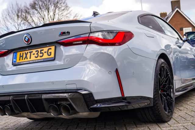 BMW M4 (2021) thumbnail 2