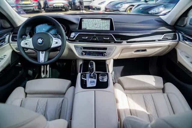 BMW 7 (2019) thumbnail 3