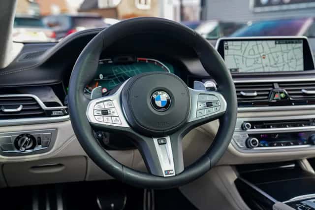 BMW 7 (2019) thumbnail 6