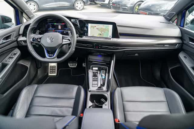 Volkswagen Golf (2024) thumbnail 2