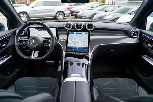 Mercedes-Benz Benz (2023) thumbnail 2