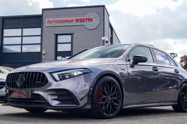 Mercedes-Benz Benz (2019) thumbnail 1