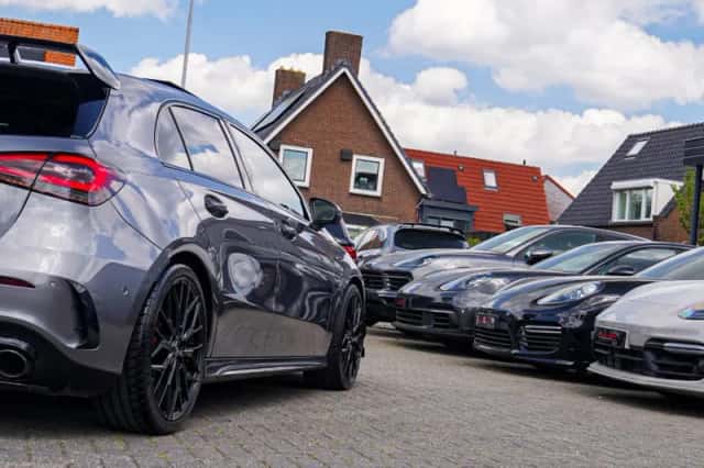 Mercedes-Benz Benz (2019) thumbnail 3