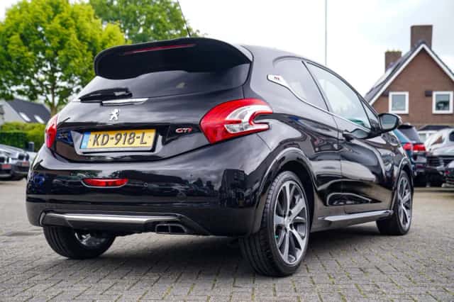 Peugeot 208 (2014) thumbnail 2