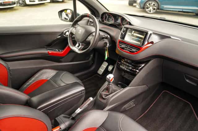Peugeot 208 (2014) thumbnail 3