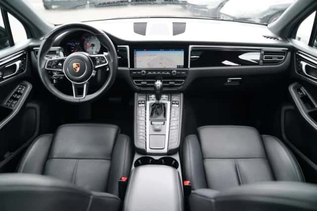 Porsche Macan (2019) thumbnail 3