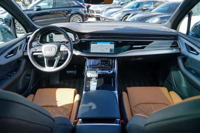 Audi Q7 (2024) thumbnail 3