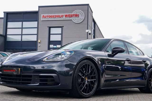 Porsche Panamera (2019) thumbnail 1