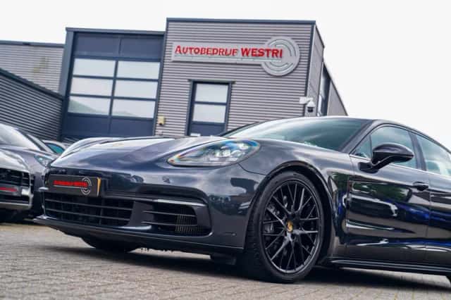 Porsche Panamera (2019) thumbnail 2