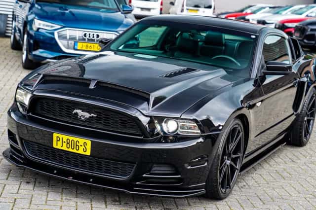 Ford Mustang (2012) thumbnail 5