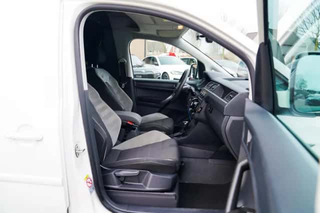 Volkswagen Caddy (2017) thumbnail 2