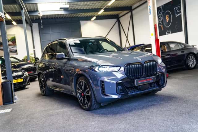 BMW X5 (2023) thumbnail 2