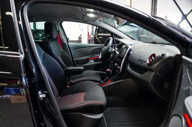 Renault Clio (2015) thumbnail 5