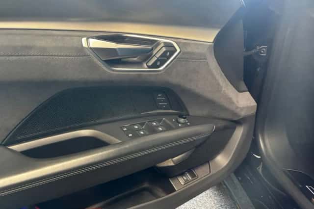 Audi E (2021) thumbnail 3