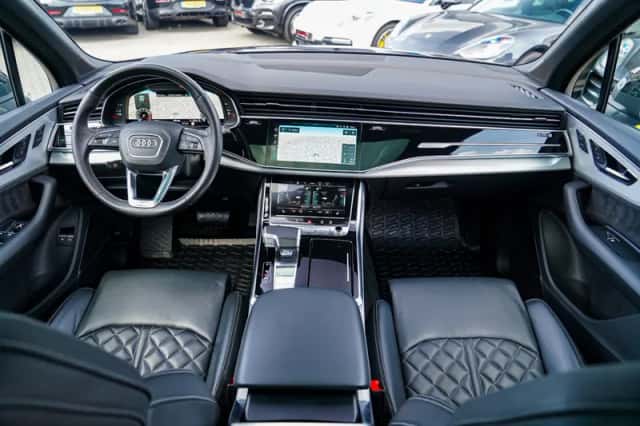 Audi Q7 (2022) thumbnail 3