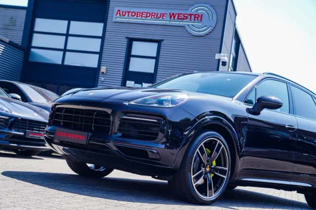 Porsche Cayenne (2020) thumbnail 2