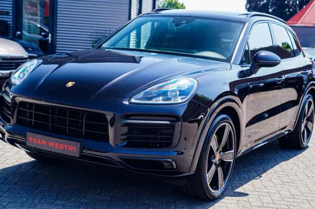Porsche Cayenne (2020) thumbnail 3