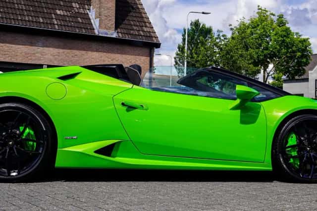 Lamborghini Huracan (2017) thumbnail 3