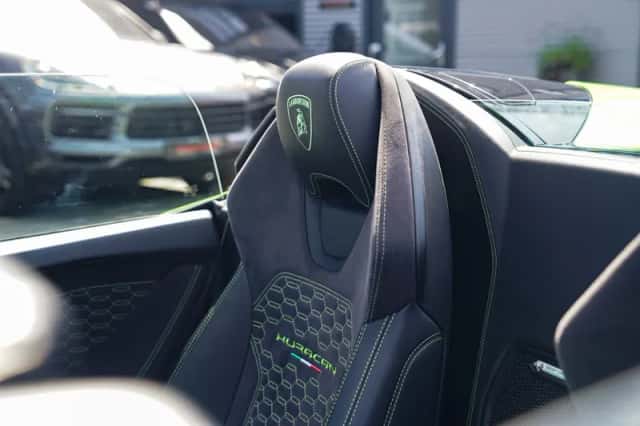 Lamborghini Huracan (2017) thumbnail 6