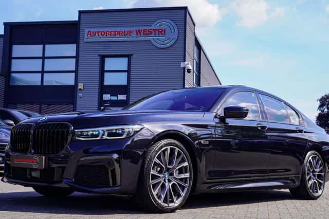 BMW 7 (2022) thumbnail 1
