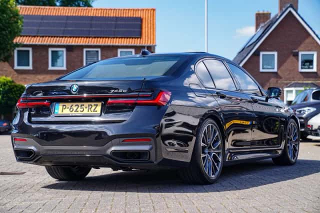BMW 7 (2022) thumbnail 2