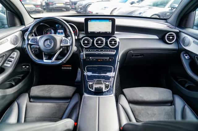 Mercedes-Benz Benz (2016) thumbnail 2