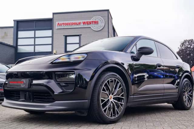 Porsche Macan (2024) thumbnail 1